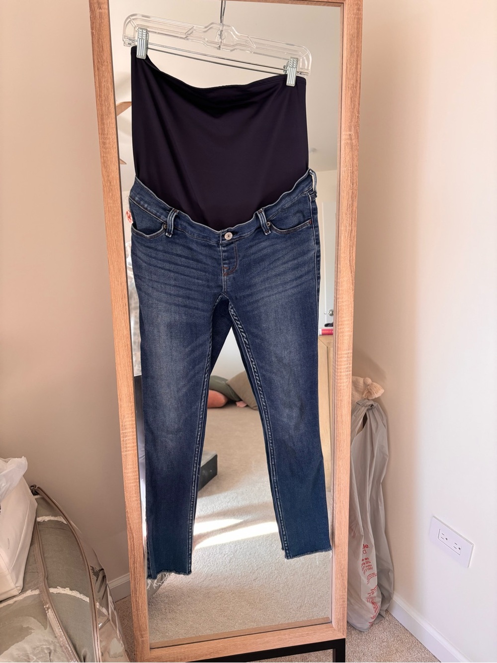 Abercrombie and Fitch Maternity Skinny Jeans size 27/4 short